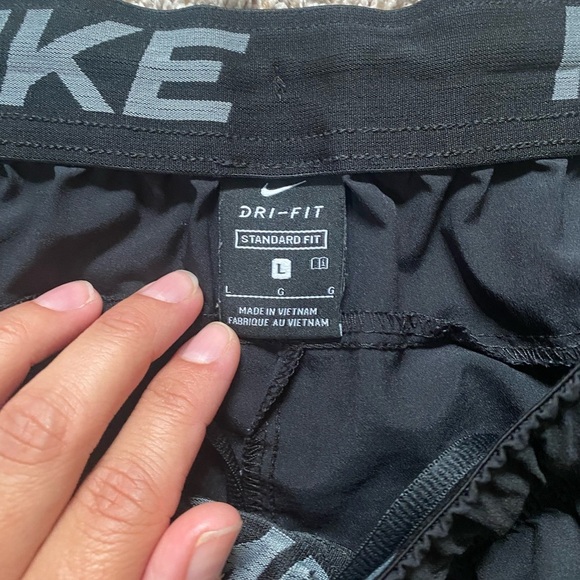 Men’s Nike Dry Fit Unlined Shorts size Large Black with White logo - Picture 3 of 10